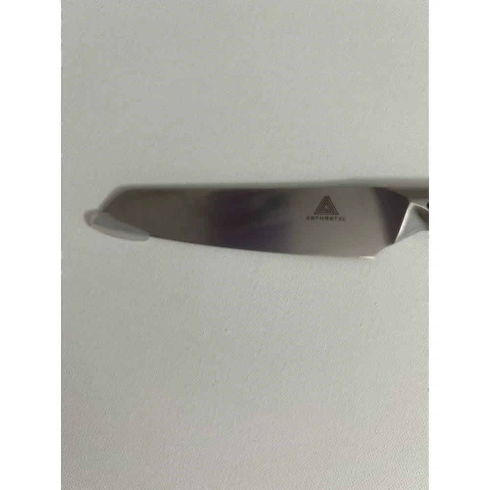 5-inch utility knife from the Aethmetal Venus‎ Series.